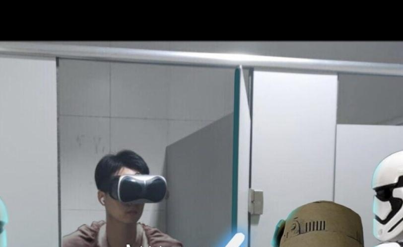四川某科技大学厕所有个男的戴着vr，量子手冲，大型社死现场！赛博朋克2021！