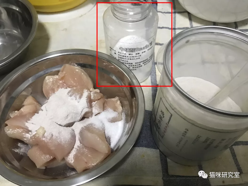 用无骨鸡胸肉给猫咪制作猫饭